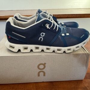 On Running Women’s Cloud Shoes in Navy and White